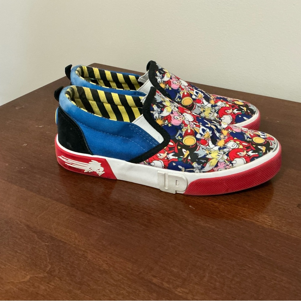 Sonic Boys size 3 Saga slip on shoe